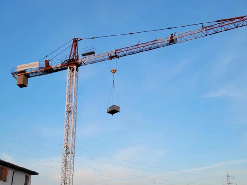 intervento-edile-con-gru